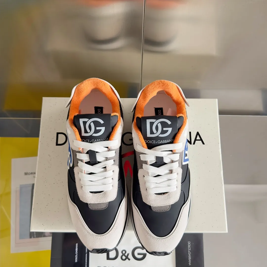 Factory price: 458💰D&G's latest Cushion series casual sports shoes, dad shoes, running shoes, original purchase and development, production, handmade, but always looking to the future. The new Cushion sneakers feature a two-tone suede upper accented by a mesh contrasting printed DG cross logo on the side. The lightweight, grippy rubber outsole adopts an innovative design to provide excellent performance, and the jacquard label adds timeless style. Exquisite packaging at the delivery counter🛍📦 ▪️ Fabric: Original custom-made first-layer cowhide ▪️ Lining: Original custom-made breathable towel lining ▪️ Sole: Original open-molded rubber material ▪️ Bottom thickness: 3.5CM ▪️ Size: Men's 38-45